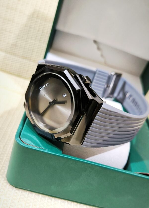 Gucci- Geo Classic Wristwatch Gwm36
