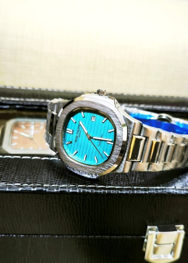 Patek Philippe Nautilus Tiffany Blue Dial - Image 4