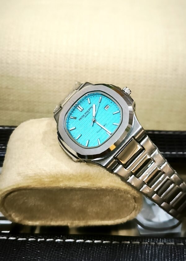 Patek Philippe Nautilus Tiffany Blue Dial - Image 2